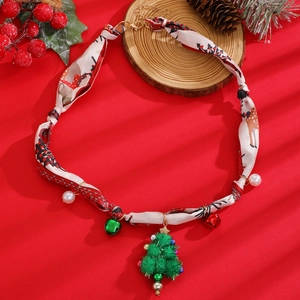 Collier de Noël pour animaux avec rennes, sapin en peluche, cloches et perles