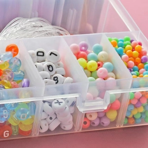 Kit de fils à broder 28 couleurs et perles DIY pour bijoux dans une boîte de rangement