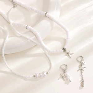 Schmuckset mit weißen Tonperlen, Seestern-Halskette und asymmetrischen Ohrringen