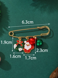 Détail d'une broche de Noël dorée de 6,3 cm avec des breloques festives et des dimensions