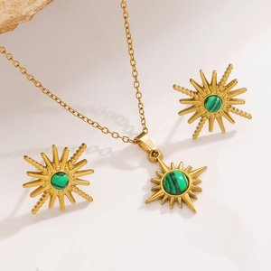 Goldenes Edelstahl-Schmuckset mit Sonnenstrahl-Design, Malachit-Halskette und Ohrringen