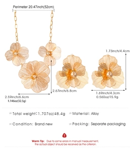 Detailed size and weight specs for gold flower necklace and earrings jewelry set