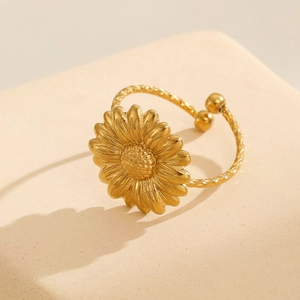 Detail of 18k gold plated stainless steel daisy ring with adjustable open band texture