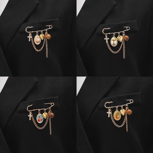 Broche Religieuse en Alliage d'Or Vintage Pour Femmes Hommes Croix en Strass Pendentif Cœur Épingle Avec Perle en Bois Bijoux