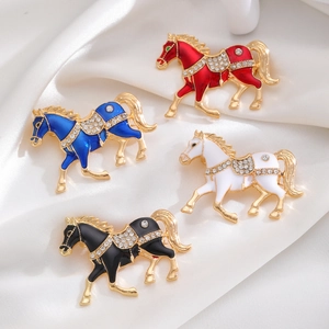 Exquisite Pferde-Broschen-Set mit Strass und Emaille in vier lebendigen Farben