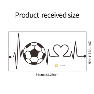Dimensions détaillées du sticker mural cœur footballeur de 59 cm sur 29 cm pour décoration