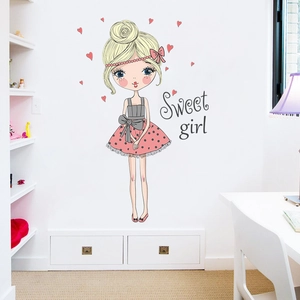 Stickers muraux petite fille douce avec cœurs pour déco chambre d'enfant adhésif