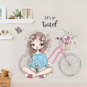 Wandaufkleber mit Fahrrad, Mädchen und Blumen sowie Let's Go Travel Schriftzug für Deko