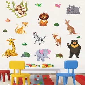 Wandsticker mit Cartoon-Tieren wie Löwe Giraffe und Elefant für das Kinderzimmer