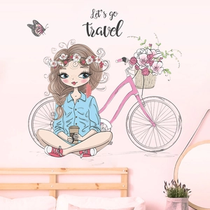Wandtattoo mit Fahrradmädchen und Let's Go Travel Spruch für die Schlafzimmerwand