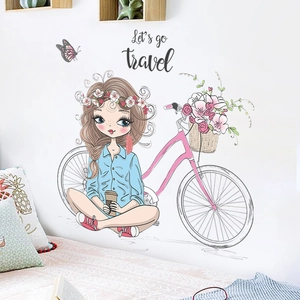 Wandtattoo mit Mädchen, rosa Fahrrad und Blumen für ein gemütliches Schlafzimmer