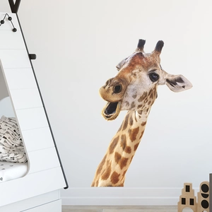 Sticker mural girafe moderne pour chambre d'enfant avec un design animal réaliste