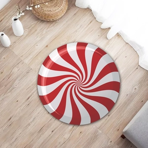 Runde Weihnachts-Bodenmatte mit rot-weißem Pfefferminz-Spiralmuster auf hellem Holzfußboden