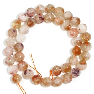 Gros plan de perles de quartz jaune naturel avec inclusions et cordon élastique orange