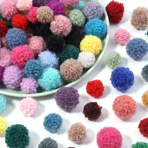 Pompons en peluche colorés pour bricolage et accessoires en diverses couleurs vives