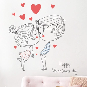 Sticker mural couple qui s'embrasse avec cœurs rouges pour déco Saint-Valentin