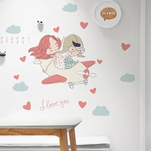 Adesivo murale coppia su aereo con cuori rosa e nuvole per decorazione della camera