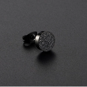 Pendientes unisex de acero al titanio negro con textura de chorro de arena brillante