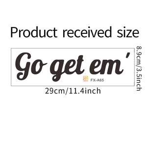 Dettaglio dell'adesivo murale GO GET EM' con dimensioni 29cm x 8.9cm e scala graduata