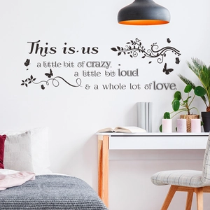 Adesivo murale con citazione This is us farfalle e viti per decorazione casa