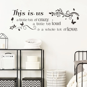 Adesivo murale minimalista 'This is us' con farfalle e fiori per la casa