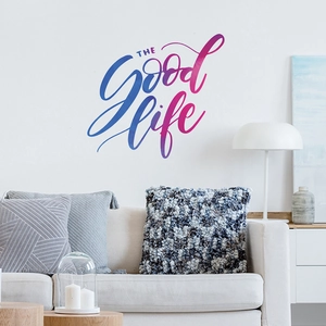 Détail du sticker mural dégradé bleu-rose The Good Life dans un salon contemporain