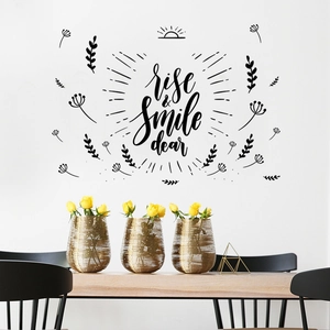 Dettaglio dell'adesivo murale Rise and Smile dear con fiori su una parete bianca pulita