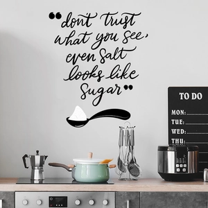 Adesivo murale minimalista con citazione 'Don't trust what you see' per cucina o soggiorno
