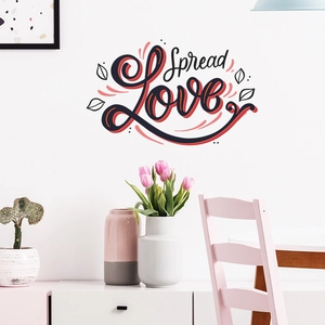 Spread Love Wandtattoo in Schwarz und Orange für moderne Wohnzimmerdekoration