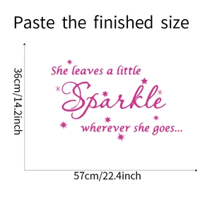Vue détaillée du sticker mural rose avec slogan, dimensions 57cm de large par 36cm