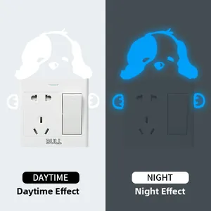 Adesivo da parete a forma di cane luminoso con effetto diurno bianco e notturno blu
