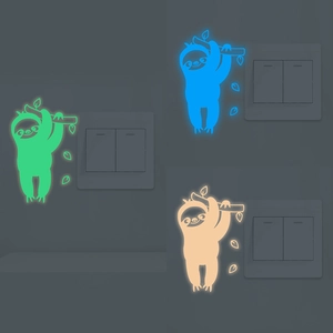 Leuchtende Cartoon Faultier Wandtattoo Leuchten Im Dunkeln PVC Selbstklebende Schalter Aufkleber Für Schlafzimmer Wohnzimmer Dekoration