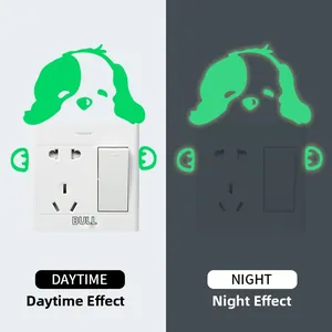 Adesivo murale cane luminoso che mostra l'effetto diurno e il bagliore notturno sui tasti