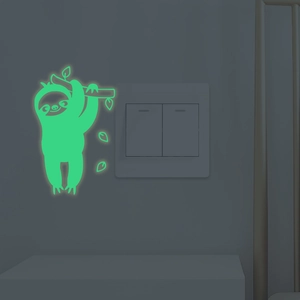 Leuchtender Wandaufkleber mit niedlichem Faultier für Lichtschalter und Deko