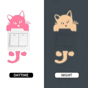 Autocollant chat lumineux pour interrupteur avec effet rose le jour et orange la nuit