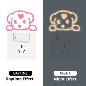 Adesivo luminoso per interruttore a forma di cane con effetto giorno e notte fluorescente