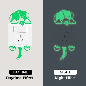 Adesivo interruttore cane luminoso con effetto fosforescente giorno e notte su presa