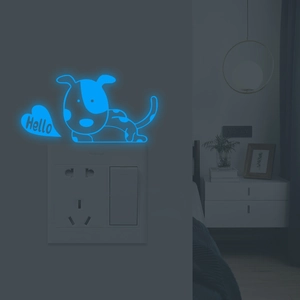 Leuchtender Wandaufkleber mit Cartoon-Dalmatiner und Hello-Herz für den Lichtschalter