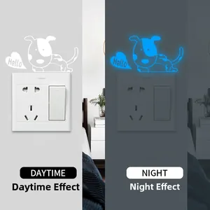 Leuchtender Wandsticker mit Dalmatiner-Hund im Tag-Nacht-Vergleich mit Blau-Effekt