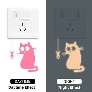 Adesivo murale gatto luminoso con effetto rosa diurno e bagliore arancione notturno
