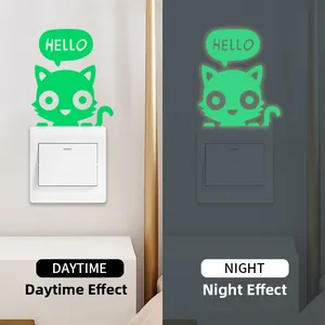 Adesivi gatto Hello luminosi che mostrano l'effetto diurno e notturno brillante