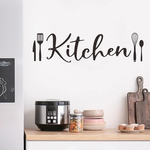 Sticker mural de cuisine avec typographie noire et icônes d'ustensiles sur mur blanc