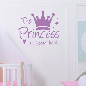 Adesivo murale con corona viola e stelle con testo The Princess sleeps here per bimbe