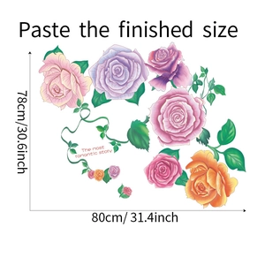 Détail de stickers muraux roses colorées avec texte « The most romantic story » et vignes