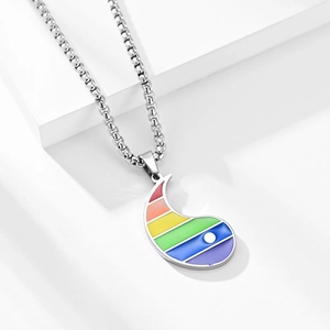 Κολιέ με μενταγιόν Rainbow Yin Yang από ανοξείδωτο ατσάλι σε λευκά σκαλιά