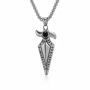 Collier pendentif fer de lance viking pour homme avec runes gravées et pierre noire