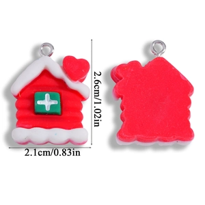 Dettaglio del ciondolo a casa in resina con dimensioni 2,6cm x 2,1cm per creazione gioielli