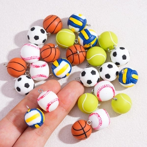 DIY Sportball-Anhänger aus Harz für Schlüsselanhänger inklusive Fußball und Basketball
