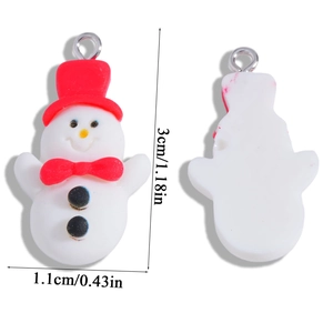 Dettaglio di un ciondolo a pupazzo di neve in resina con dimensioni per gioielli DIY