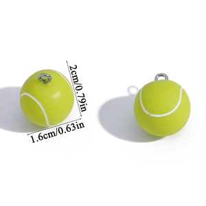 Detailansicht des 3D-Tennisanhängers mit Maßen 2cm x 1,6cm und silbernem Metallring